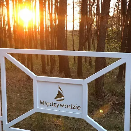 アパート Przy Lesie ミエンジボジェ